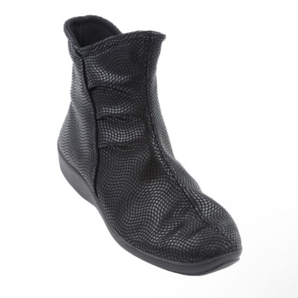 ARCOPEDICO Women’s Croc Shoes in the Size 41/9.5-10 US Size in Black Color - Picture 9 of 16